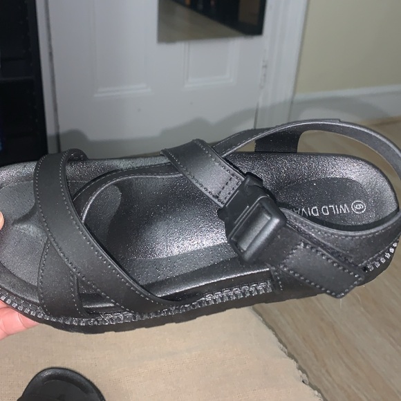 Sandals - Picture 4 of 4